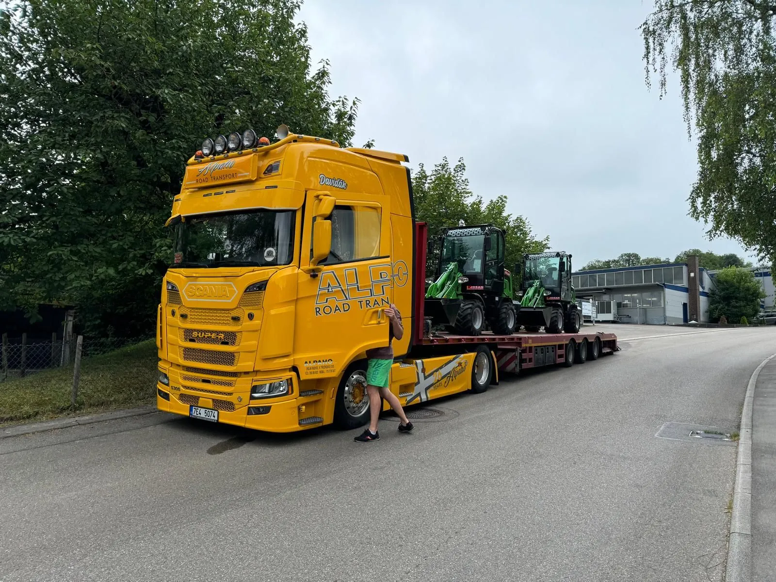 bf1cfc08-cbe5-42d6-b0be-21cbdf0495d3-1920w